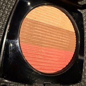 Chanel Les Beiges healthy glow blush palette